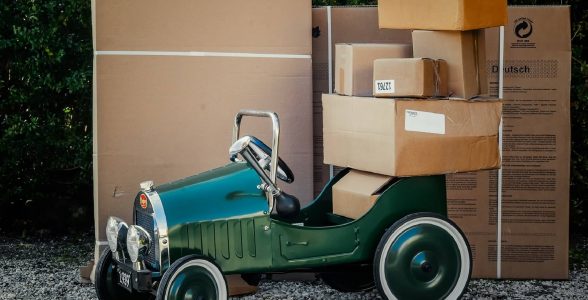 How Movers Professionally Pack Boxes During a Move