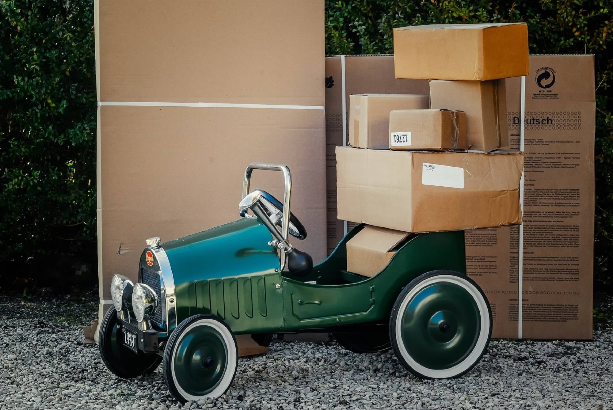 How Movers Professionally Pack Boxes During a Move